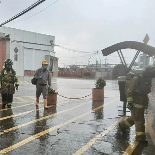Fuga de gas en frigorífico de Guadalupe, sur de Bogotá, causa lesiones respiratorias a 11 personas
