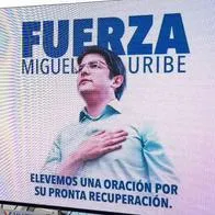 Foto de pancarta de Miguel Uribe, en nota de hermana de Miguel Uribe por Día del Padre da mensaje emotivo y apoyo de Colombia