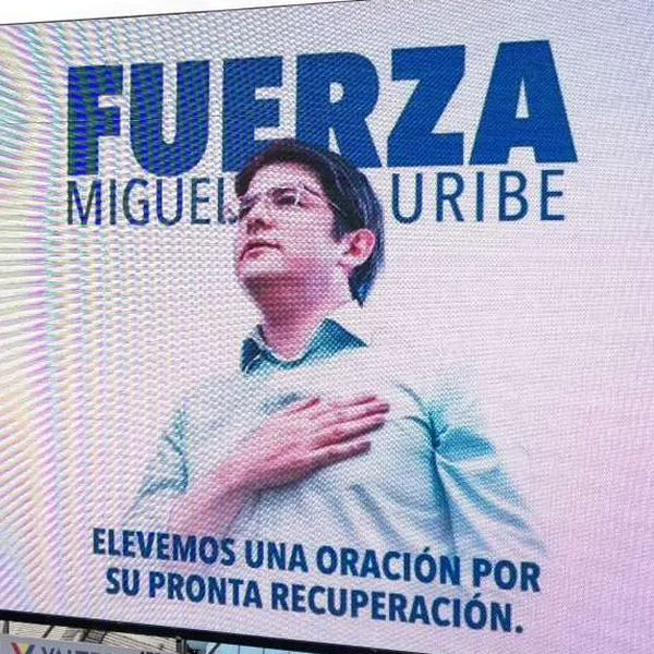 Foto de pancarta de Miguel Uribe, en nota de hermana de Miguel Uribe por Día del Padre da mensaje emotivo y apoyo de Colombia