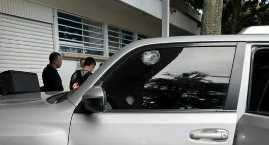 Así quedó la camioneta del alcalde de Cartago, Valle, luego de atentado terrorista