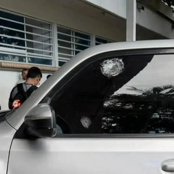 Así quedó la camioneta del alcalde de Cartago, Valle, luego de atentado terrorista