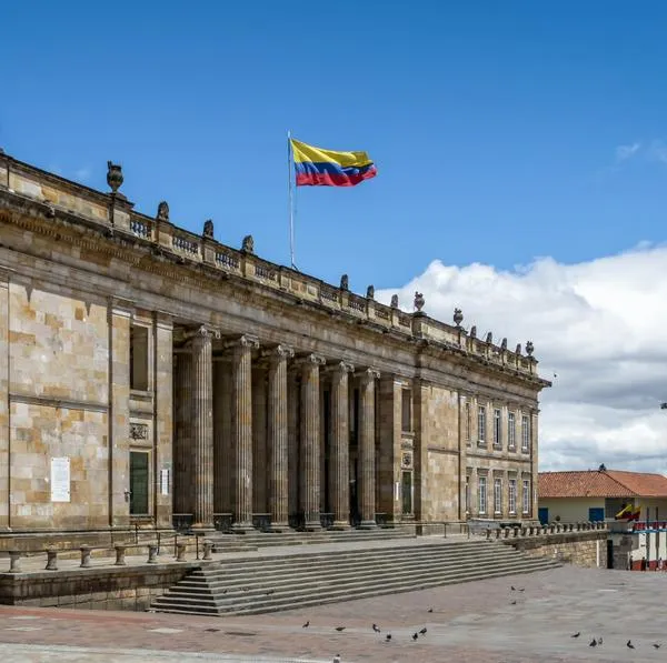 Debate de reforma avanza.