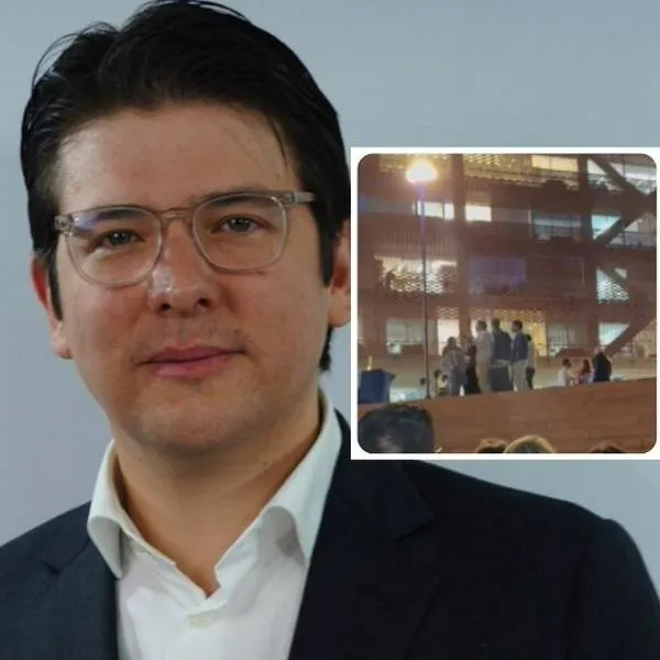 Fotos de Miguel Uribe y misa afuera de Fundación Santa Fe, en nota de misa por Miguel Uribe fuera de Fundación Santa Fe y video de reacción espontánea