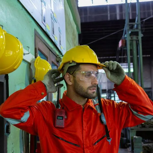 Cuáles son los 10 compromisos de trabajadores para entornos laborales seguros