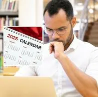Fotos de hombre pensativo y de calendario 2025, en nota de qué se celebra el 23 de junio en Colombia para que sea lunes festivo 