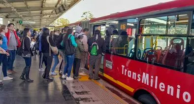 Hombre atacó Transmilenio con piedras porque no le dieron limosna