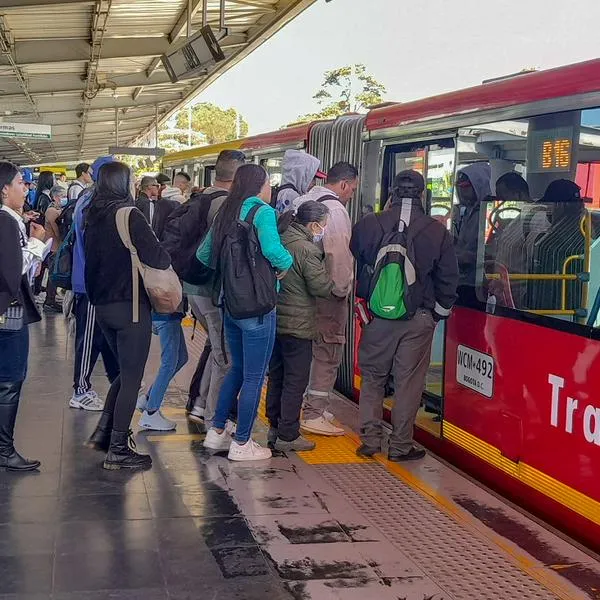 Hombre atacó Transmilenio con piedras porque no le dieron limosna