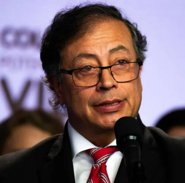 Gustavo Petro pidió a la canciller Laura Sarabia reducir requisitos para ser embajador, pero en campaña prometió “un cuerpo diplomático más profesional”.
