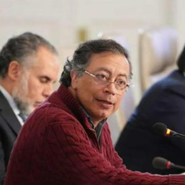 Excancilleres le hacen llamado a Petro por eliminar requisitos para embajadores