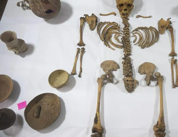 Una momia de más de mil años descubierta de forma fortuita en Lima por obreros de gas