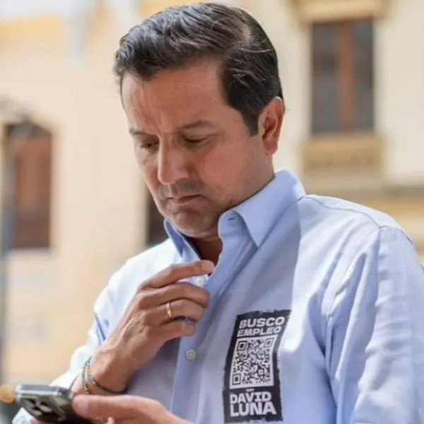 "Nunca había sentido que hacer política fuera tan difícil", dijo el precandidato presidencial en su pronunciamiento ante el hurto. 