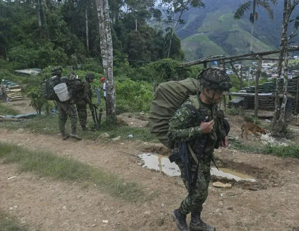 Una treintena de soldados colombianos permanecen retenidos por pobladores en el Cauca