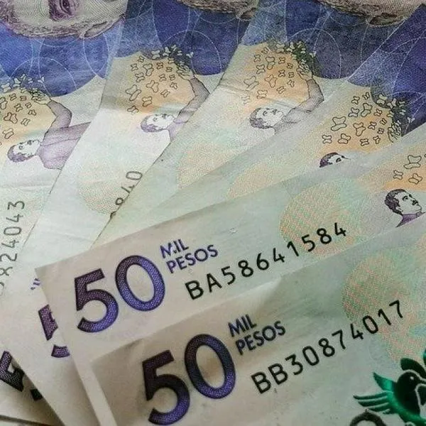 Anuncio oficial con billetes viejos en Colombia y que beneficia a ciudadanos