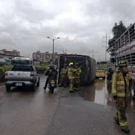 Foto de accidente en Bogotá, en nota de accidente de tránsito hoy en entrada a Bogotá por camión volcado, lunes festivo