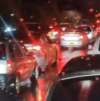 Trancón monumental en vía Bogotá-Girardot, entrando por Soacha; lluvia afectó