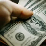 Dólar hoy en Colombia sigue de capa caída: comienzo de semana será duro