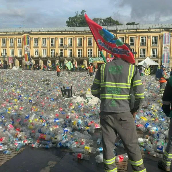 Decenas de recicladores en la capital coparon el área principal de este lugar y llenaron de material reciclable todo el espacio. Mandaron un mensaje al alcalde.