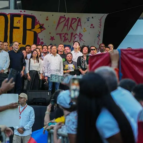 Imagen de Gustavo Petro junto a criminales tiene chocada a Colombia