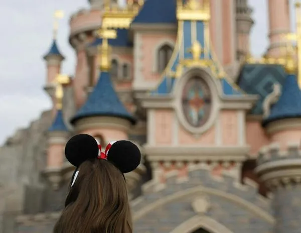Detenido el organizador de una falsa boda con una niña de 9 años en Disneyland París