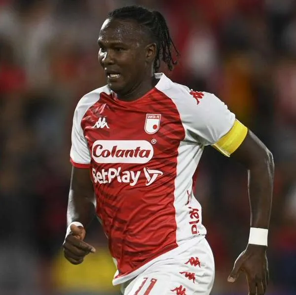 aviso en final Santa Fe vs. Medellín con medida en Campín por línea roja en baño