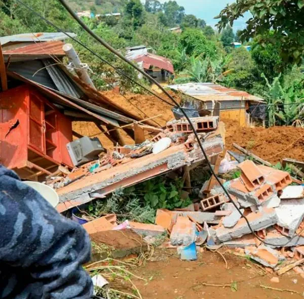 Duro relato de sobreviviente a derrumbe en Bello, Antioquia: "Se sintió como un temblor", dijo. Hay 8 muertos y por lo menos 10 desaparecidos. 