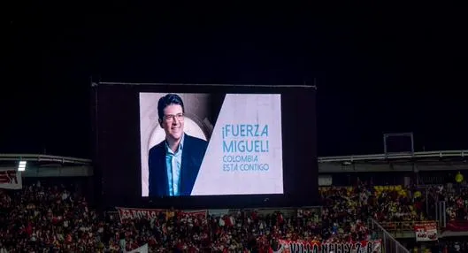 Homenaje a Miguel Uribe en la final Santa Fe-Medellín en El Campín de Bogotá