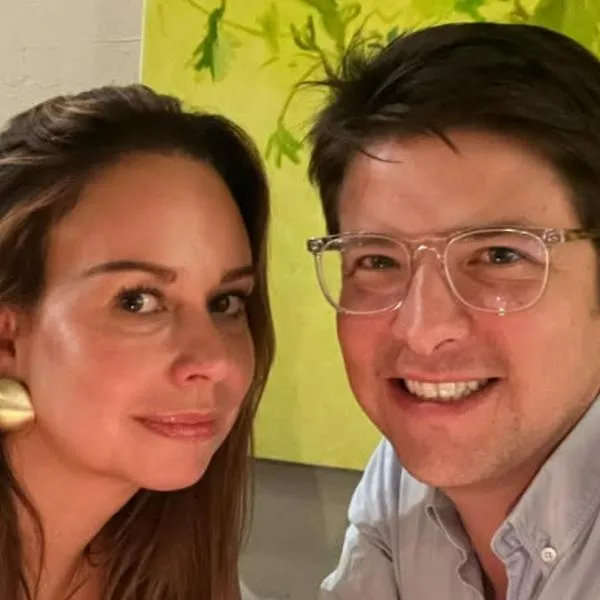 María Claudia Tarazona, pareja del candidato, se pronunció desde la Fundación Santa Fe y agradeció las muestras del cariño. Al candidato le hicieron 2 cirugías.