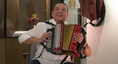 ‘Hospitalizan al ‘Cocha’ Molina, exacordeonero de Diomedes Díaz: dicen cómo está