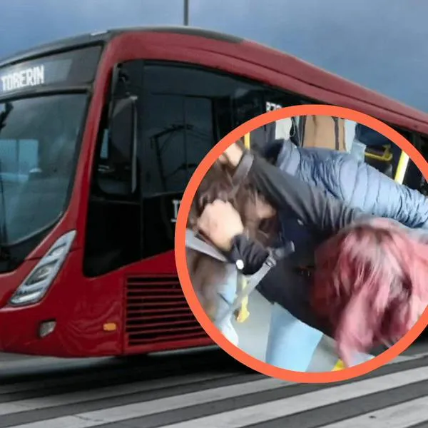 Mujeres se agreden en Transmilenio 