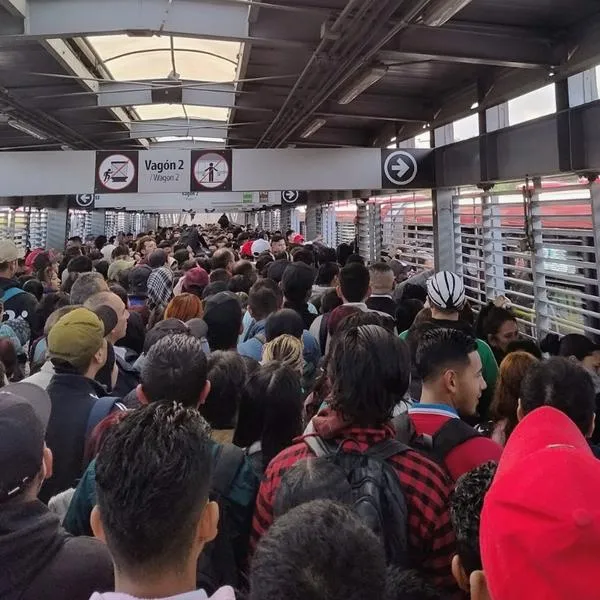 Bus de Transmilenio habría tenido un accidente en la estación de San Mateo, de Soacha. Hay caos en la movilidad del lugar.