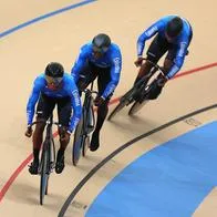 Carlos Echeverri y el equipo de ciclismo de los Panamericanos