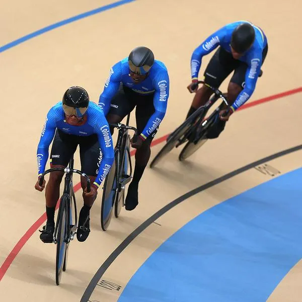 Carlos Echeverri y el equipo de ciclismo de los Panamericanos