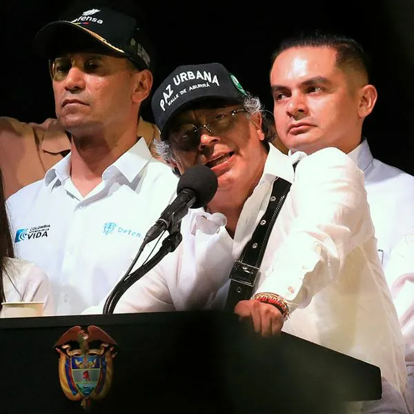 Sugieren que Petro, supuestamente, pretende subir a otros dos criminales a tarima de evento público para dialogar, esta vez en Barranquilla. 