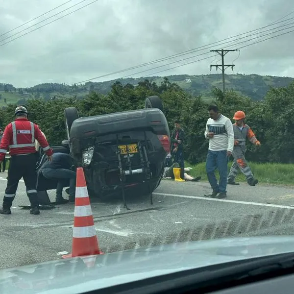 Aparatoso accidente en vía Paipa-Tunja durante puente festivo: imágenes impactan