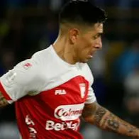‘Turro’ Olivera, defensor argentino, estalló en festejo de Santa Fe contra el técnico César Farías y le dejó mensaje en live de Instagram.