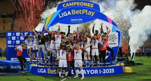Foto de Santa Fe, en nota de qué jugador campeón con Santa Fe en 2025 salió del equipo y pulló por decisión