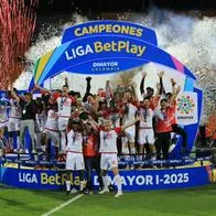 Foto de Santa Fe, en nota de qué jugador campeón con Santa Fe en 2025 salió del equipo y pulló por decisión
