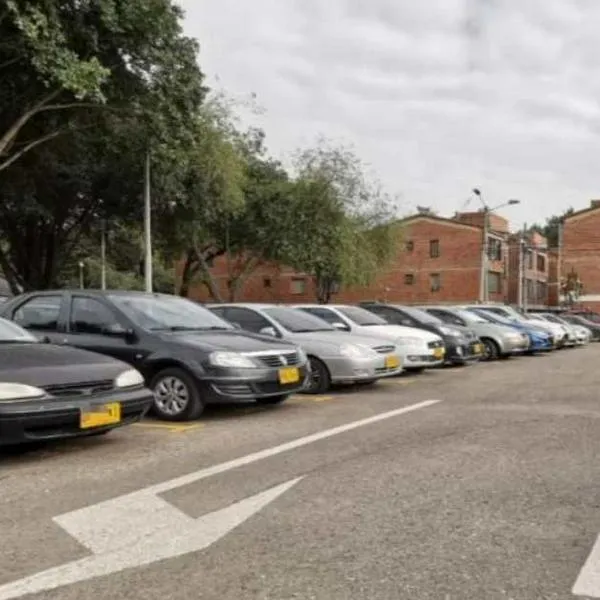 Lanzan advertencia a quienes tienen asignado parqueaderos en conjuntos: Ley establece este límite
