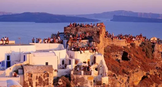 Santorini, Grecia, isla donde se hará cobro de impuesto
