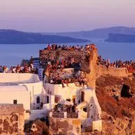 Santorini, Grecia, isla donde se hará cobro de impuesto