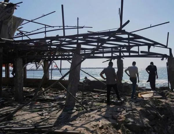 Bombardeo israelí contra café internet en Gaza deja al menos 24 muertos