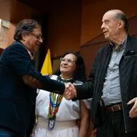 El presidente Gustavo Petro empezó a buscar culpables y sacó teorias sobre supuesto plan para derrocarlo de la mano de Álvaro Leyva. 