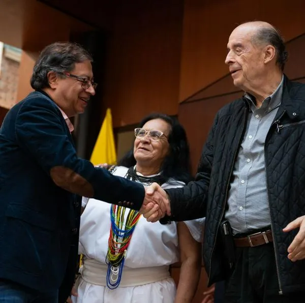El presidente Gustavo Petro empezó a buscar culpables y sacó teorias sobre supuesto plan para derrocarlo de la mano de Álvaro Leyva. 