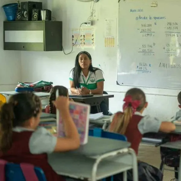 De cuánto es el ajuste extra en salario de profesores en Colombia para 2026