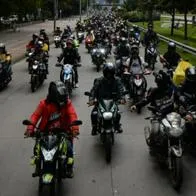 Motos en Colombia solo pueden ser inmovilizadas y transportadas en grúas tipo planchón, ya que las grúas tipo gancho no están permitidas.