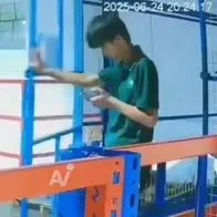 Imágenes del joven trabajador que cayó al vacío mientras miraba el celular