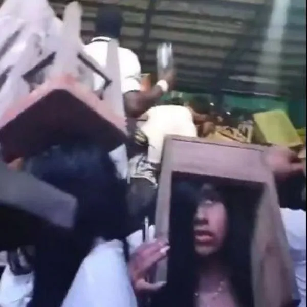 Así se escondieron los asistentes de un concierto en Toribío, Cauca, que acabó en una balacera