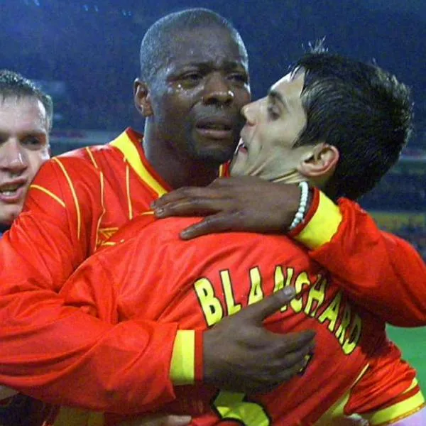 Foto de futbolista llorando de emoción, en nota de qué significa llorar de alegría, según la psicología, sobre dismorfismo curioso
