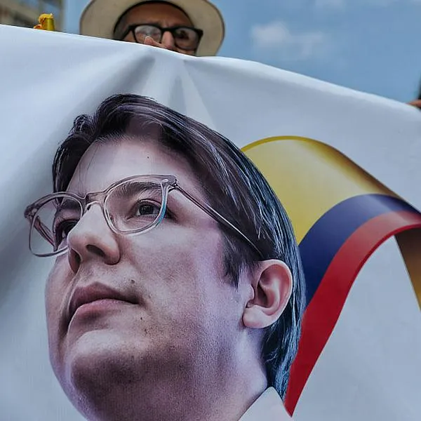 Explican cómo está el senador.