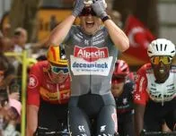 Philipsen gana al esprint la primera etapa del Tour